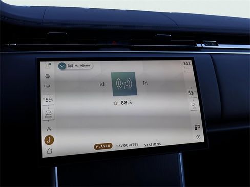 Certified 2025 Land Rover Range Rover SE image 21