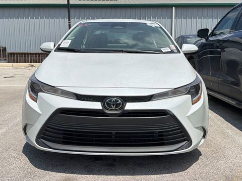 Used 2026 Toyota Corolla LE FWD image 2