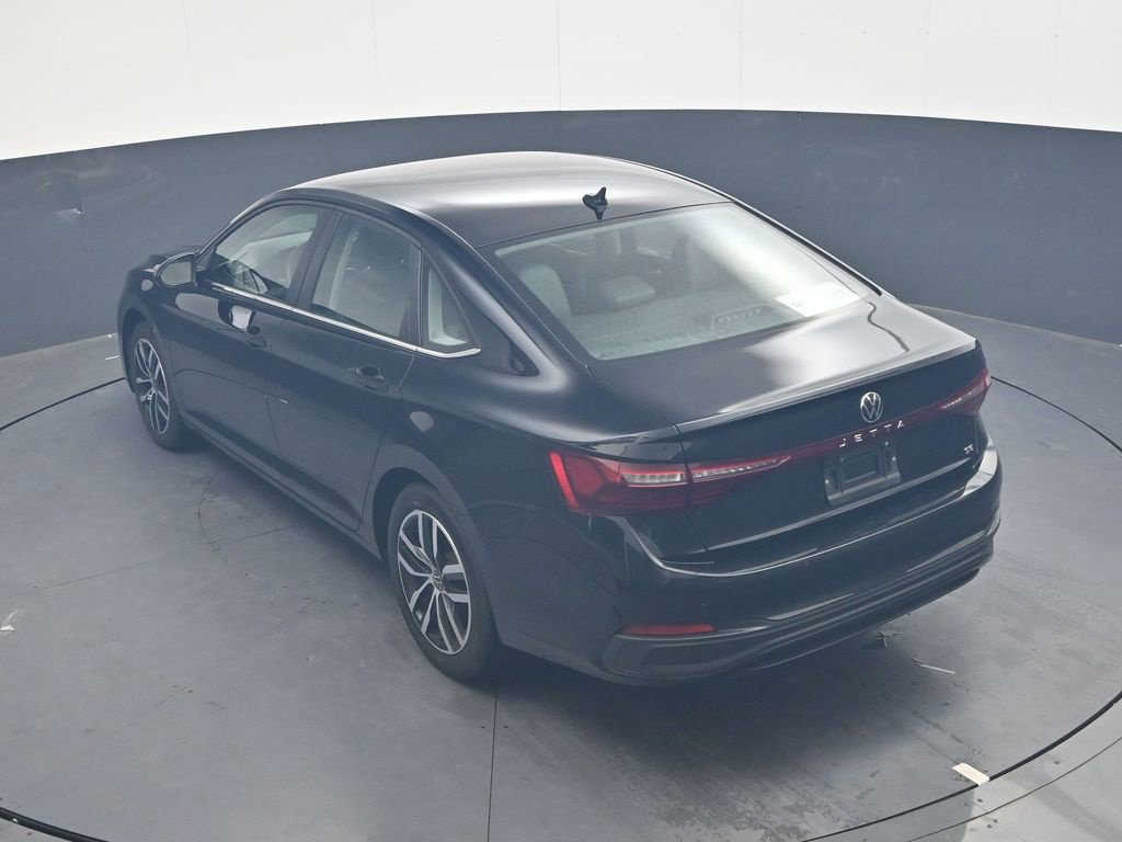 Used 2025 Volkswagen Jetta SE FWD image 27