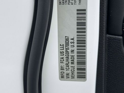 Used 2023 Jeep Grand Cherokee Laredo w/ Luxury Tech Group I image 17