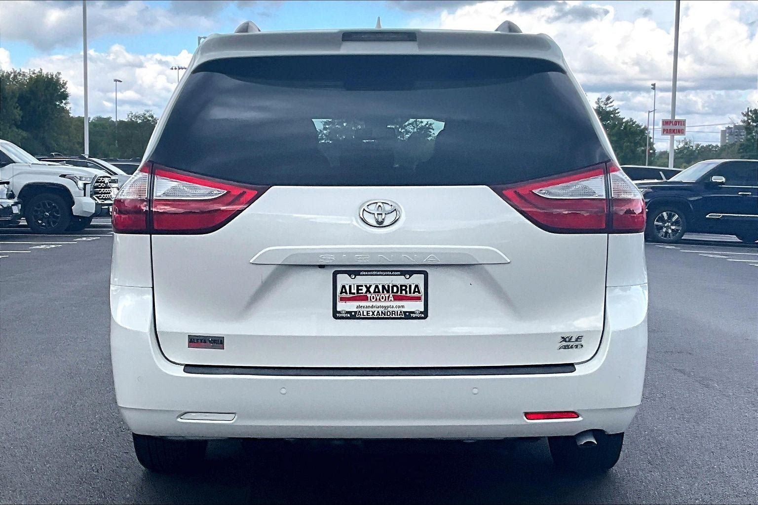 Used 2019 Toyota Sienna XLE w/ XLE Navigation Package AWD/4WD image 4