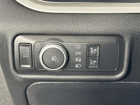 Used 2020 Ford Explorer XLT w/ Equipment Group 202A image 14