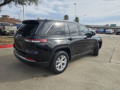 Used 2023 Jeep Grand Cherokee Limited image 3