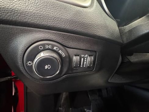 Used 2019 Jeep Compass Latitude AWD/4WD image 22