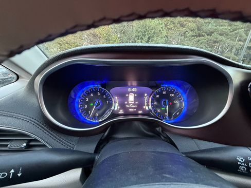 Used 2020 Chrysler Pacifica Limited image 20