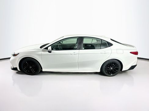 Used 2025 Toyota Camry SE FWD image 4