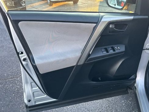 Used 2015 Toyota RAV4 LE image 16