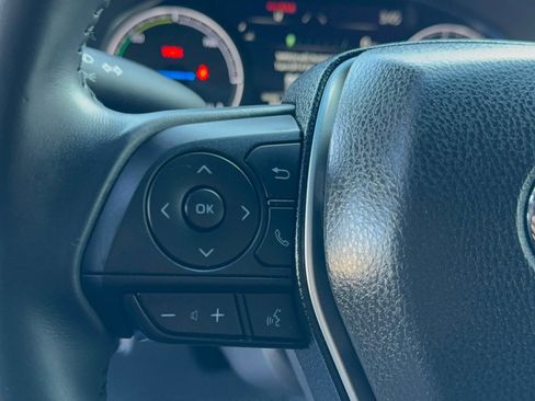 Certified 2023 Toyota Venza LE image 18