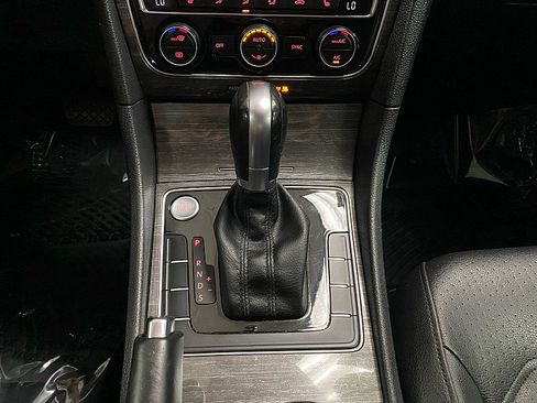 Used 2018 Volkswagen Passat 2.0T SE image 21