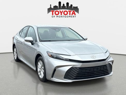 Used 2025 Toyota Camry LE image 1