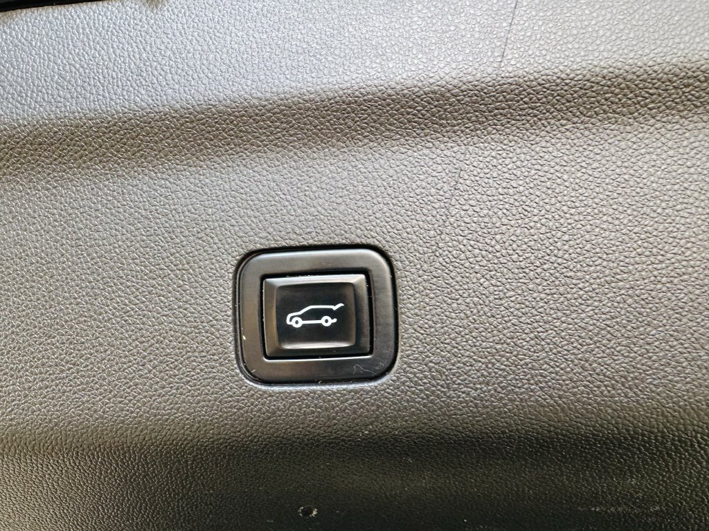 Used 2021 GMC Yukon XL SLT AWD/4WD image 30