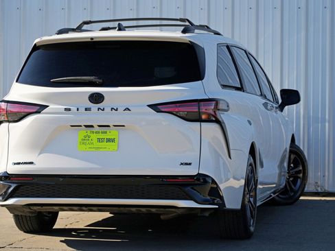 Used 2025 Toyota Sienna XSE w/ XSE Plus Package image 5