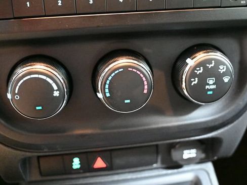 Used 2016 Jeep Patriot Sport FWD image 29