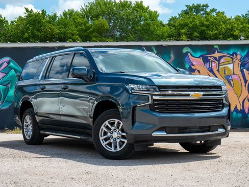 Used 2021 Chevrolet Suburban LT RWD image 2