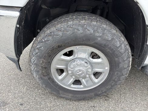 Used 2024 RAM 2500 Tradesman w/ Chrome Appearance Group image 10