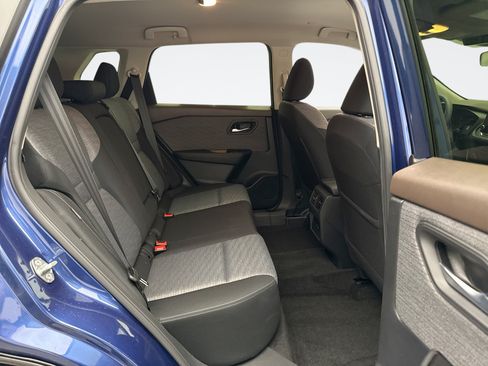 Used 2023 Nissan Rogue SV AWD/4WD image 19