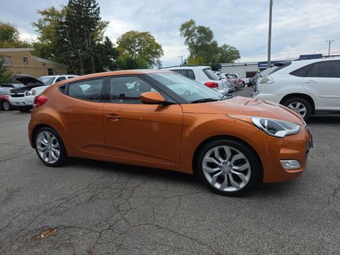 Used 2013 Hyundai Veloster w/ Style Pkg image 6