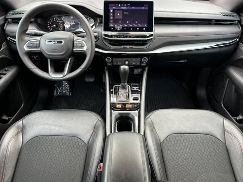 Used 2025 Jeep Compass Trailhawk AWD/4WD image 12