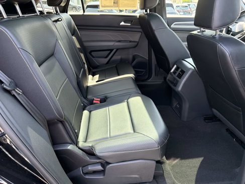 Certified 2022 Volkswagen Atlas Cross Sport SEL R-Line AWD/4WD image 17