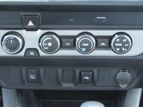 Used 2020 Toyota Tacoma SR image 23