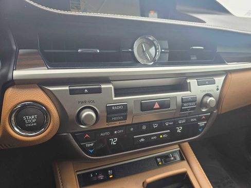 Used 2018 Lexus ES 350 w/ Navigation System Package image 29