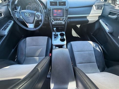 Used 2012 Toyota Camry SE w/ Leather Pkg FWD image 11
