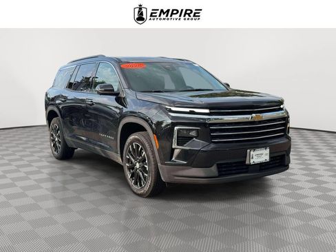 Used 2026 Chevrolet Traverse LT w/ Sun and Wheel Package AWD/4WD image 1