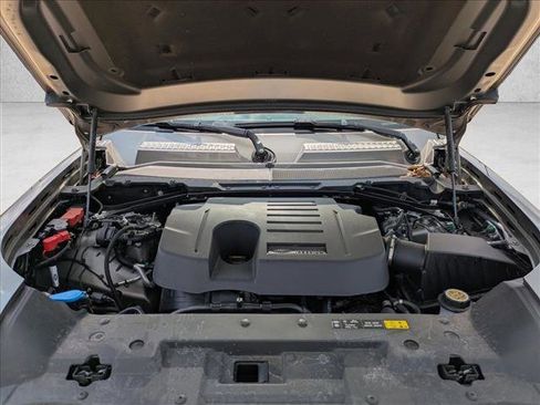 New 2025 Land Rover Defender 90 X-Dynamic SE image 17