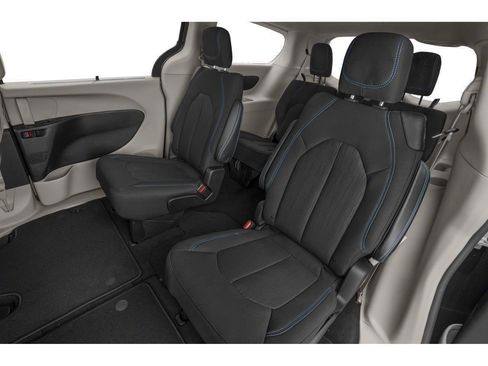 Used 2021 Chrysler Pacifica Touring-L w/ Uconnect Theater Family Group AWD/4WD image 73