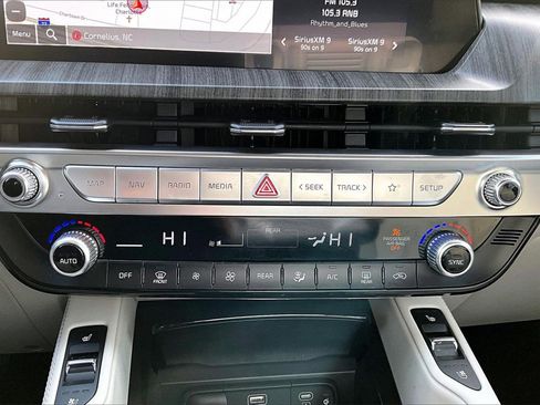 Used 2025 Kia Telluride EX w/ EX Captain's Chair Package image 17