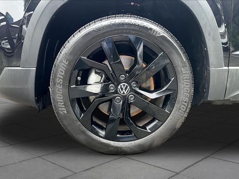 Used 2023 Volkswagen Taos SE FWD image 11