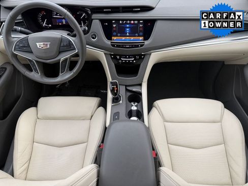 Used 2017 Cadillac XT5 Luxury w/ Driver Awareness Package image 16