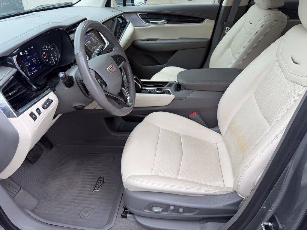 Used 2023 Cadillac XT6 Premium Luxury w/ Technology Package FWD image 15