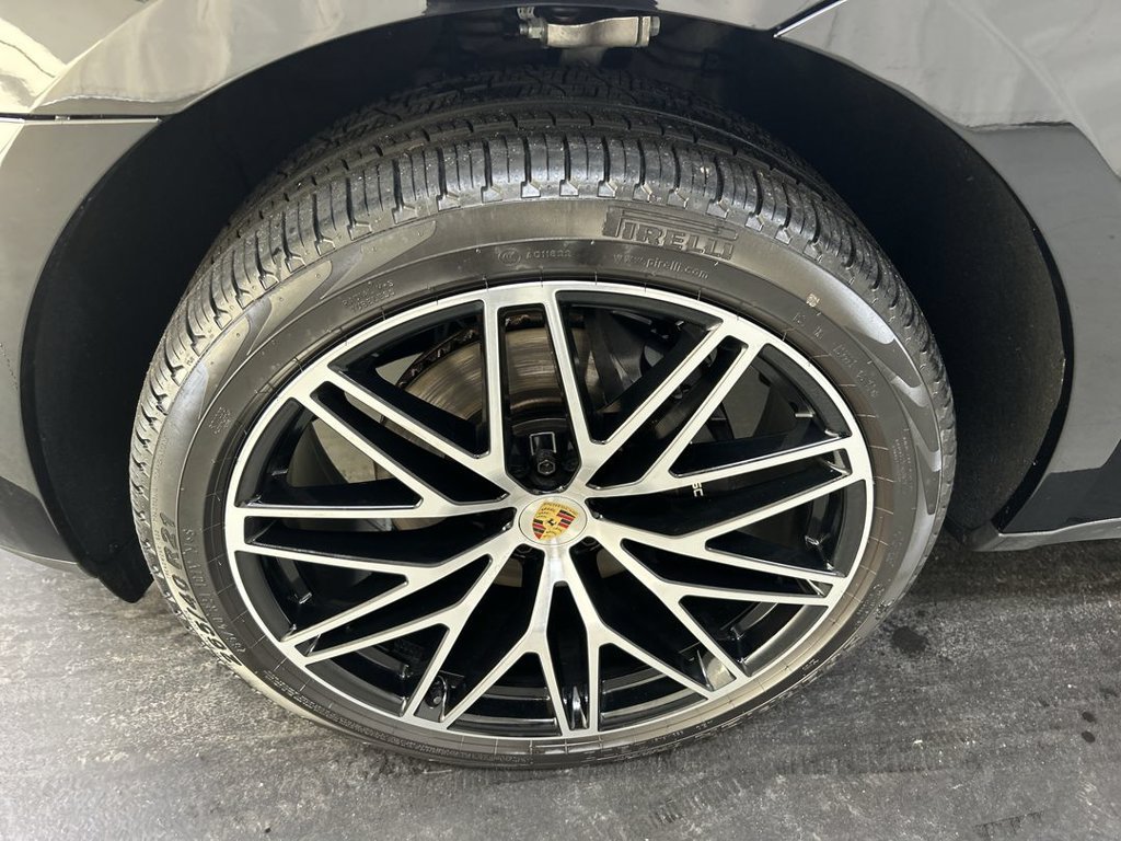 Certified 2026 Porsche Macan AWD/4WD image 8