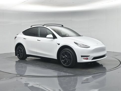 Used 2023 Tesla Model Y Long Range AWD/4WD image 22