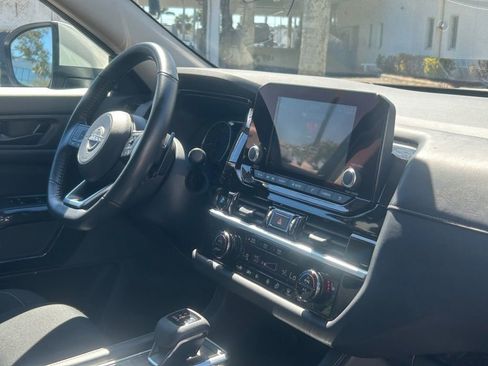 Used 2025 Nissan Pathfinder SV image 24