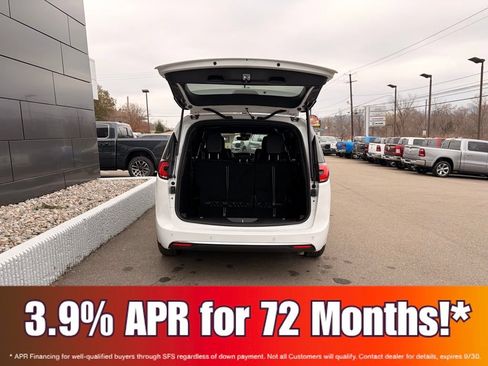 New 2026 Chrysler Pacifica Select FWD image 9