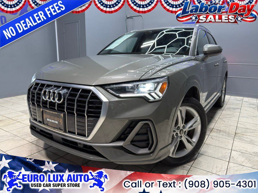 Used 2023 Audi Q3 2.0T Premium w/ Convenience Package AWD/4WD image 1