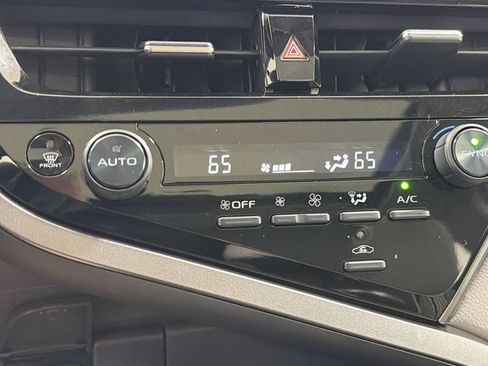Used 2023 Toyota Camry SE w/ Cold Weather Package FWD image 20