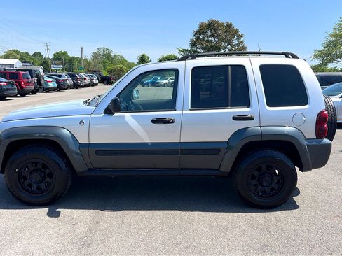Used 2005 Jeep Liberty Renegade image 3