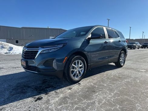 Used 2024 Chevrolet Equinox LT image 3