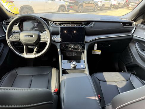 New 2025 Jeep Grand Cherokee Limited w/ Black Appearance Package image 19