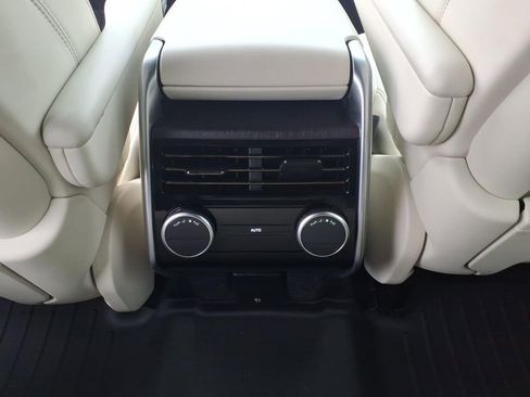 Used 2024 Land Rover Range Rover Long Wheelbase SE image 7