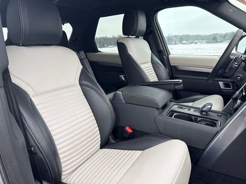 Used 2021 Land Rover Discovery S R-Dynamic image 15