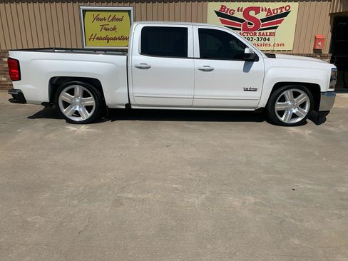 Used 2018 Chevrolet Silverado 1500 LT w/ Texas Edition RWD image 6