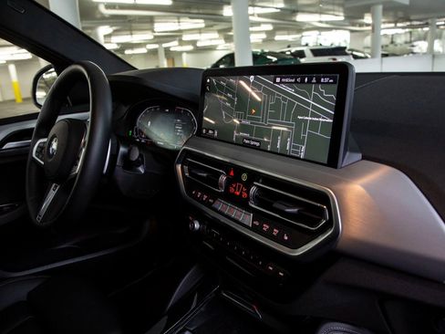 Certified 2025 BMW X4 xDrive30i image 29