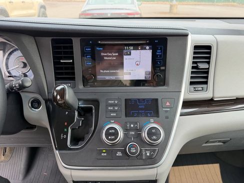 Used 2015 Toyota Sienna XLE w/ XLE Navigation Package FWD image 21