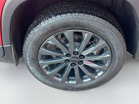 Used 2023 Chevrolet Traverse RS image 34