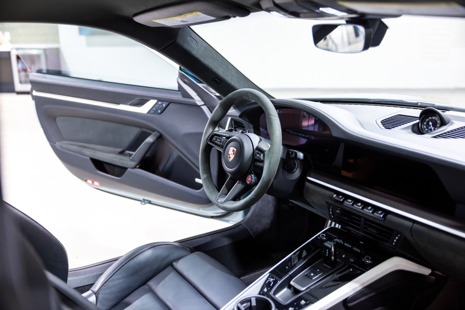 Used 2025 Porsche 911 Carrera GTS RWD image 33