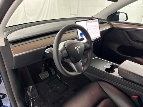 Used 2024 Tesla Model Y Long Range AWD/4WD image 4